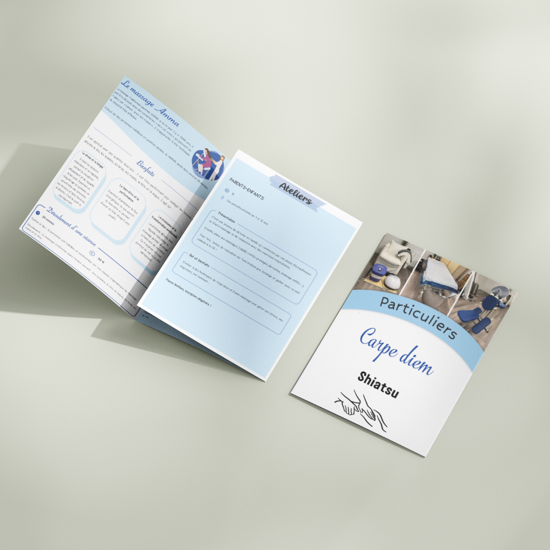 Plaquettes trois volets conçues par l'agence de communication Okami pour l'institut de massage Carpe Diem, le design est dans des tons bleus et avec des formes arrondies symbolisant la douceur.