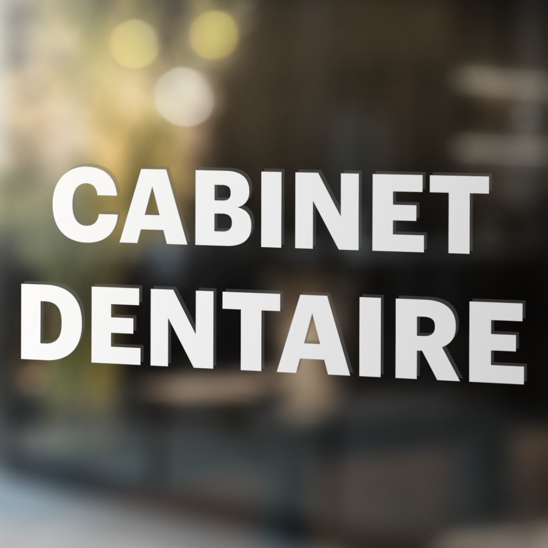 Vitre sur laquelle "CABINET DENTAIRE" est inscrit en vitrophanie. Réalisation de l'agence de communication Okami pour le cabinet Chloé Bassani.